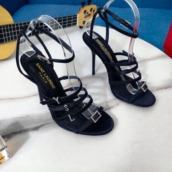 Embellished Sandals (المرصع صندل)