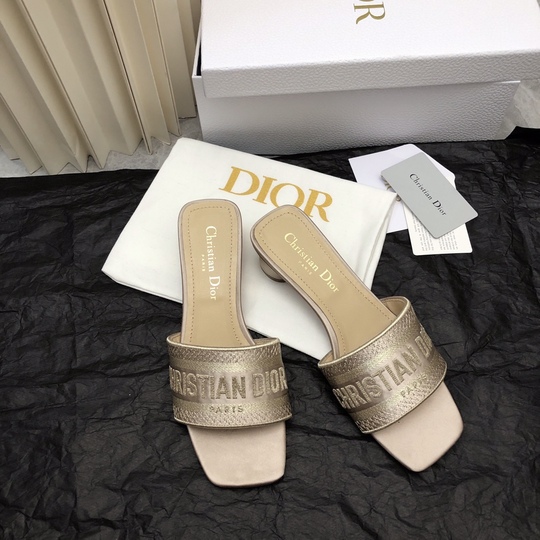 D Dway Heeled Slide (دي دواي بكعب صندل)