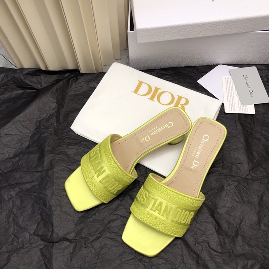 D Dway Heeled Slide (دي دواي بكعب صندل)