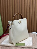 Diana Bamboo Shoulder Bag (حقيبة "ديانا" بمقبض الخيزران) - Image 2