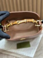 Diana Bamboo Shoulder Bag (حقيبة "ديانا" بمقبض الخيزران) - Image 4