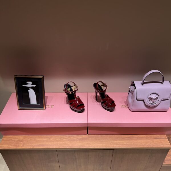 High Heel Platform Sandals ( بكعب عالٍ ومنصّة صنادل)