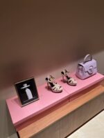 High Heel Platform Sandals ( بكعب عالٍ ومنصّة صنادل)