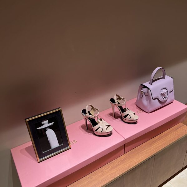 High Heel Platform Sandals ( بكعب عالٍ ومنصّة صنادل)