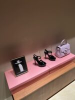 High Heel Platform Sandals ( بكعب عالٍ ومنصّة صنادل)