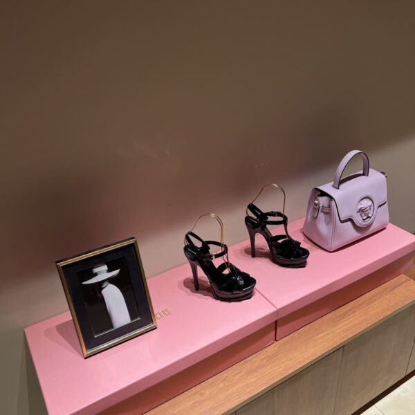 High Heel Platform Sandals ( بكعب عالٍ ومنصّة صنادل)