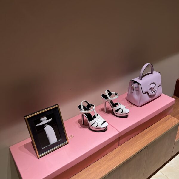 High Heel Platform Sandals ( بكعب عالٍ ومنصّة صنادل)