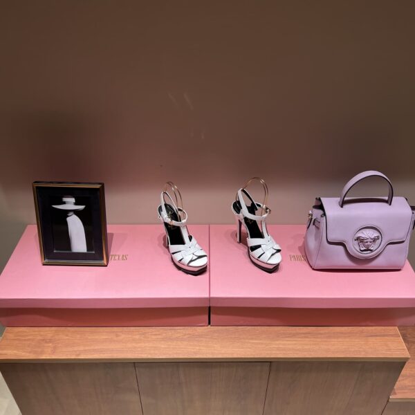 High Heel Platform Sandals ( بكعب عالٍ ومنصّة صنادل)