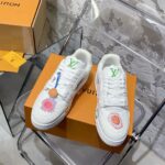 LV Trainer Sneaker (حذاء “لوي ترينر سنيكرز) - Image 4