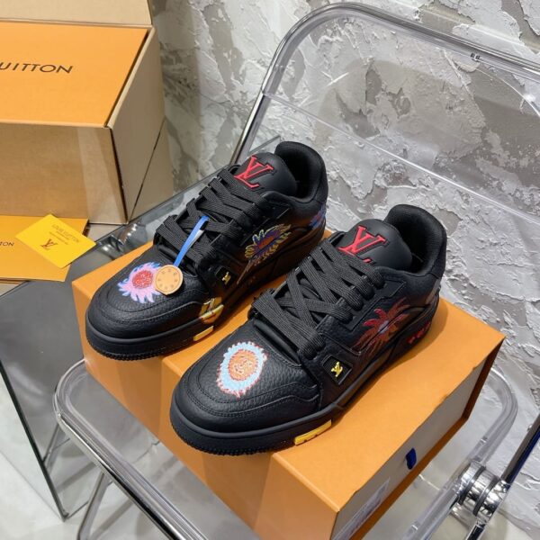 LV Trainer Sneaker (حذاء “لوي ترينر سنيكرز)