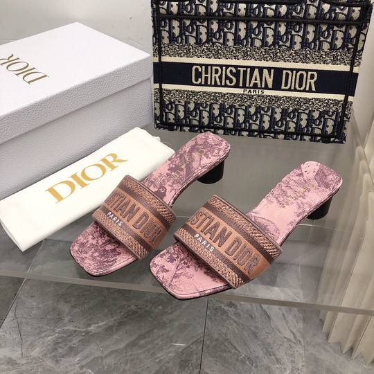D Dway Heeled Slide (دي دواي بكعب صندل)