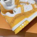 LV Trainer Sneaker (حذاء “لوي ترينر سنيكرز) - Image 3