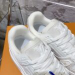 LV Trainer Sneaker (حذاء “لوي ترينر سنيكرز) - Image 3