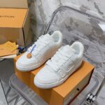 LV Trainer Sneaker (حذاء “لوي ترينر سنيكرز)