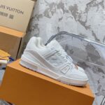 LV Trainer Sneaker (حذاء “لوي ترينر سنيكرز) - Image 6