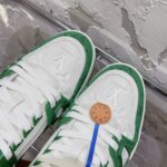 LV Trainer Sneaker (حذاء “لوي ترينر سنيكرز) - Image 3