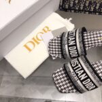 D Dway Heeled Slide (دي دواي بكعب صندل) - Image 2