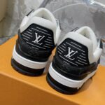 LV Trainer Sneaker (حذاء “لوي ترينر سنيكرز) - Image 6