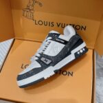 LV Trainer Sneaker (حذاء “لوي ترينر سنيكرز) - Image 7