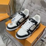 LV Trainer Sneaker (حذاء “لوي ترينر سنيكرز)