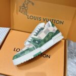LV Trainer Sneaker (حذاء “لوي ترينر سنيكرز) - Image 3