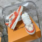 LV Trainer Sneaker (حذاء “لوي ترينر سنيكرز) - Image 4