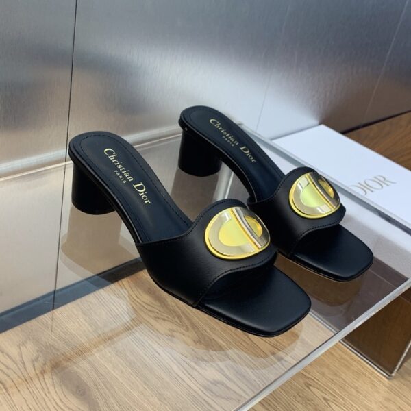 D Heeled Slide (دي صندل بكعب )