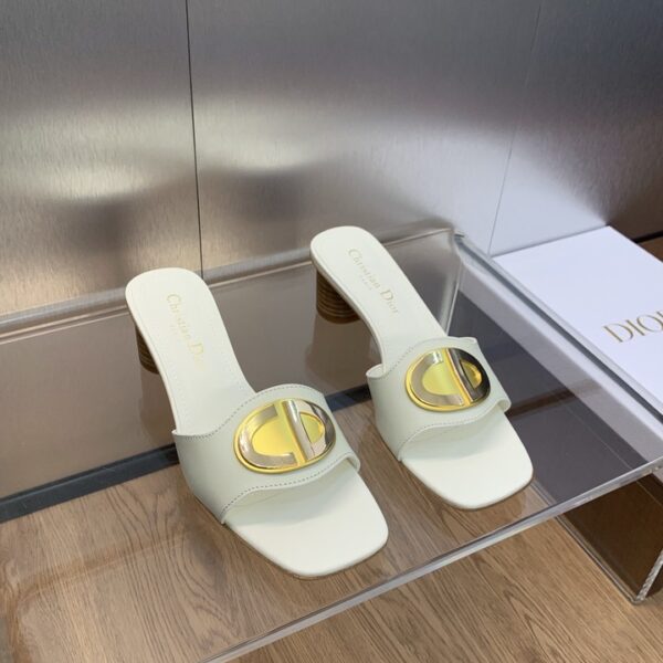 D Heeled Slide (دي صندل بكعب )