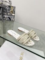D Dway Heeled Slide (دي دواي بكعب صندل)