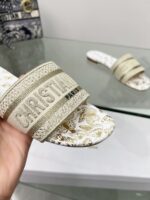D Dway Heeled Slide (دي دواي بكعب صندل) - Image 2