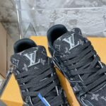 LV Trainer Sneaker (حذاء “لوي ترينر سنيكرز) - Image 5