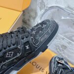 LV Trainer Sneaker (حذاء “لوي ترينر سنيكرز) - Image 2