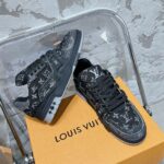 LV Trainer Sneaker (حذاء “لوي ترينر سنيكرز) - Image 3