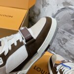 LV Trainer Sneaker (حذاء “لوي ترينر سنيكرز) - Image 4