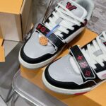 LV Trainer Sneaker (حذاء “لوي ترينر سنيكرز) - Image 3