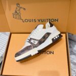 LV Trainer Sneaker (حذاء “لوي ترينر سنيكرز) - Image 9