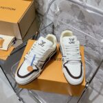 LV Trainer Sneaker (حذاء “لوي ترينر سنيكرز) - Image 4
