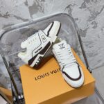 LV Trainer Sneaker (حذاء “لوي ترينر سنيكرز) - Image 3