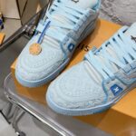 LV Trainer Sneaker (حذاء “لوي ترينر سنيكرز) - Image 3