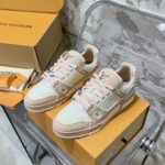 LV Trainer Sneaker (حذاء “لوي ترينر سنيكرز)
