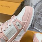 LV Trainer Sneaker (حذاء “لوي ترينر سنيكرز) - Image 3