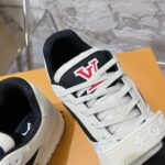 LV Trainer Sneaker (حذاء “لوي ترينر سنيكرز) - Image 3