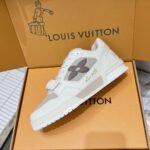 LV Trainer Sneaker (حذاء “لوي ترينر سنيكرز) - Image 2