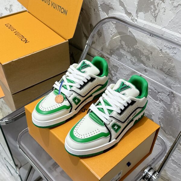 LV Trainer Sneaker (حذاء “لوي ترينر سنيكرز)