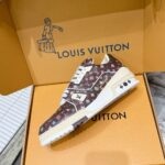 LV Trainer Sneaker (حذاء “لوي ترينر سنيكرز) - Image 3