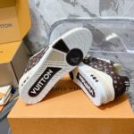 LV Trainer Sneaker (حذاء “لوي ترينر سنيكرز) - Image 4