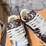 LV Trainer Sneaker (حذاء “لوي ترينر سنيكرز) - Image 2
