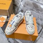 LV Trainer Sneaker (حذاء “لوي ترينر سنيكرز) - Image 3