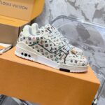 LV Trainer Sneaker (حذاء “لوي ترينر سنيكرز) - Image 2