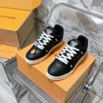 LV Trainer Sneaker (حذاء “لوي ترينر سنيكرز)